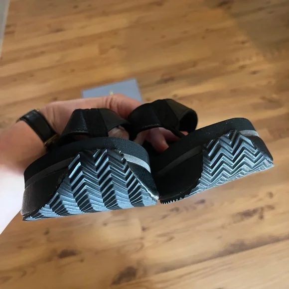 LIKE NEW w/Box Volatile Black Wedge Leather Platform Sandals - Picture 11 of 13